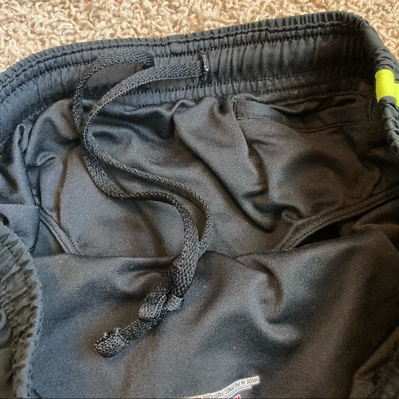 Under Armour Heat Gear Running Shorts - Picture 6 of 6